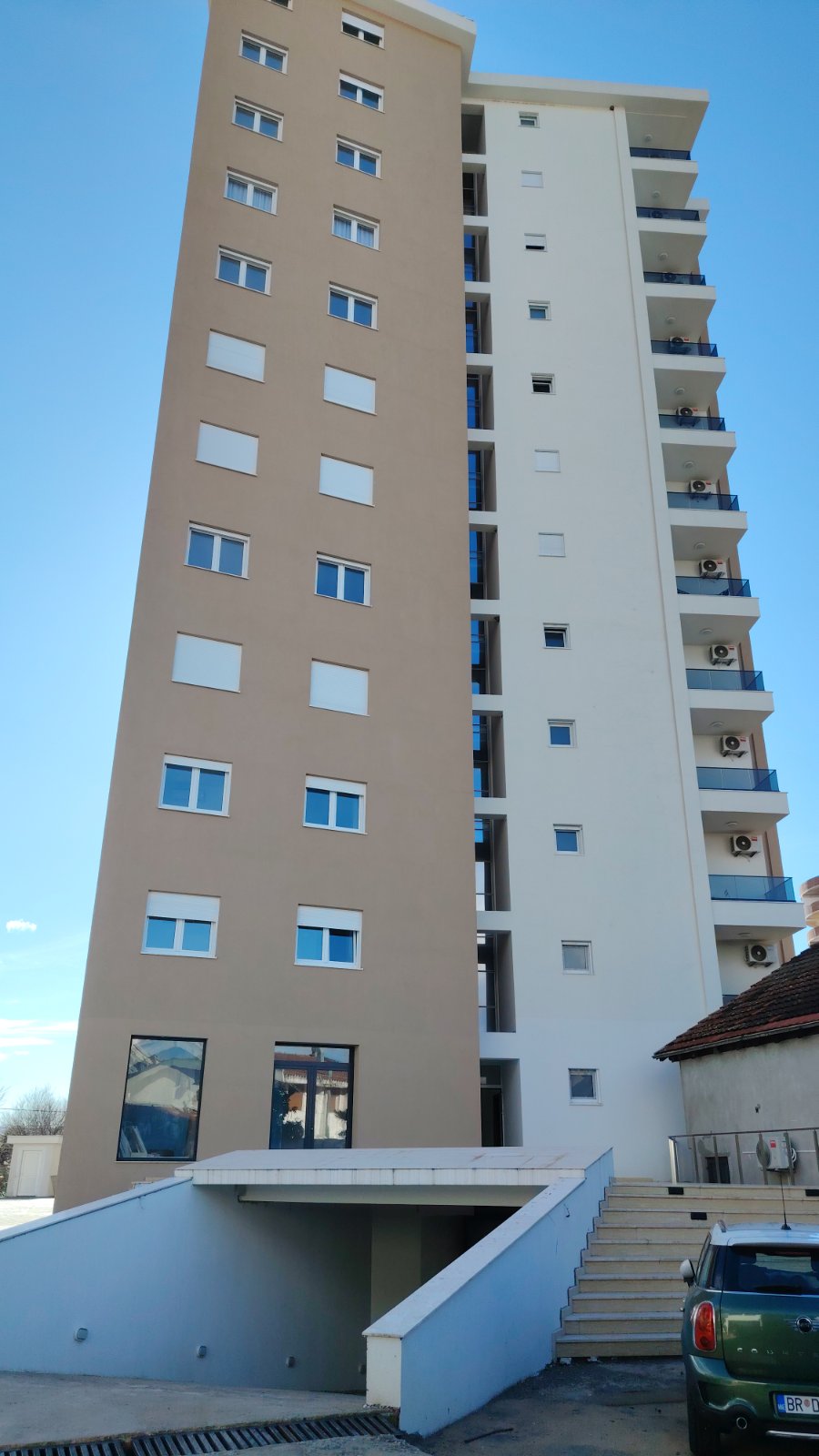 Prodajem Stan-Apartman, Bar Centar