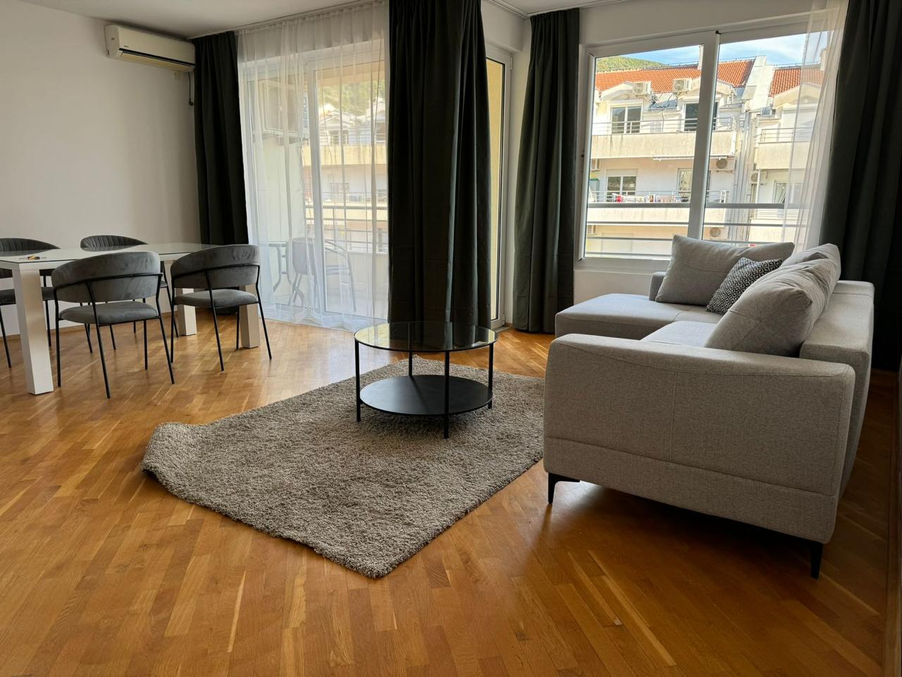 Iznajmljujem Stan-Apartman, Rozino
