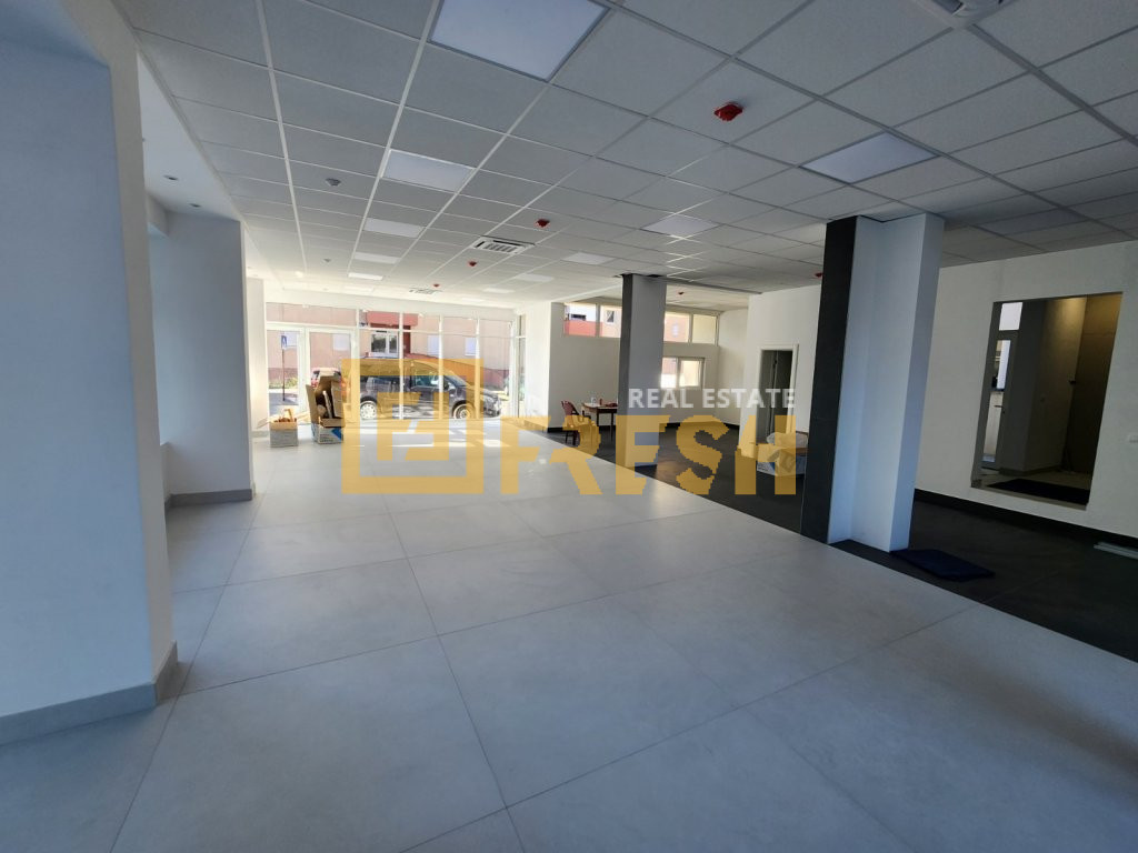 Poslovni prostor, 700m2, Zabjelo, Izdavanje