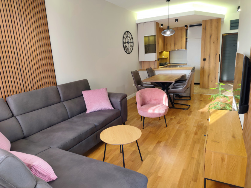 Apartment for Sale, Bar