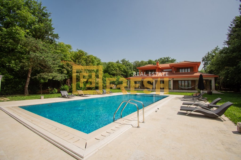 Lux kuća, 400m2 na placu od 6 500m2, Spuž, Izdavanje