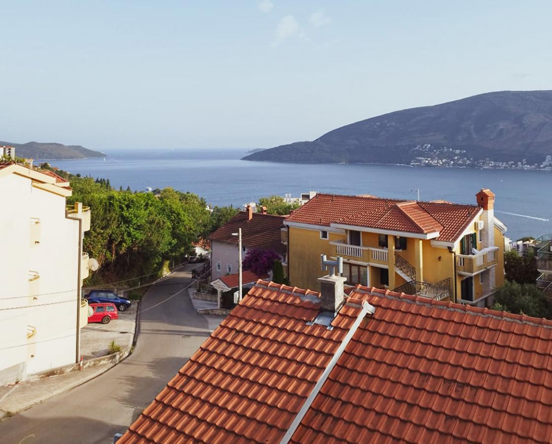 Dvojna kuća sa panoramskim pogledom na more, potkrovljem i terasama, Topla-3, Herceg Novi