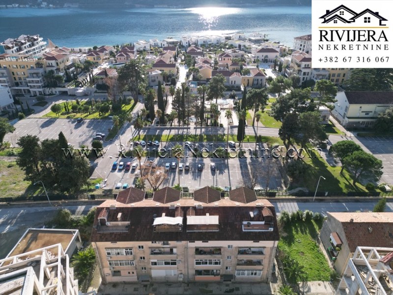 Kumbor apartment in an exclusive location next to Portonovo