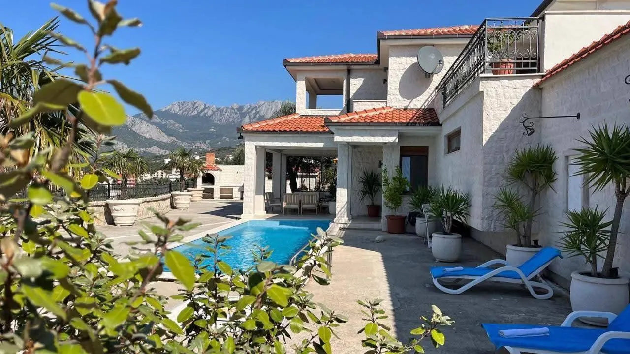 House in Bar, 360 m²