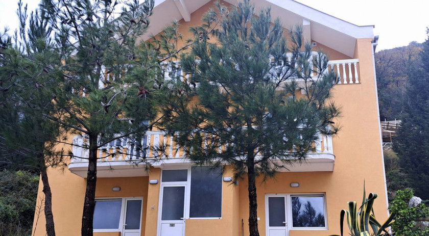 Apartment in a new house overlooking the Tivat Bay, Kavač