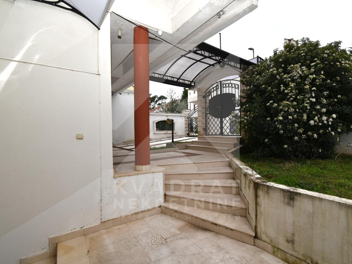 Izdavanje, Kuća, Podgorica, Gorica C, 300m2