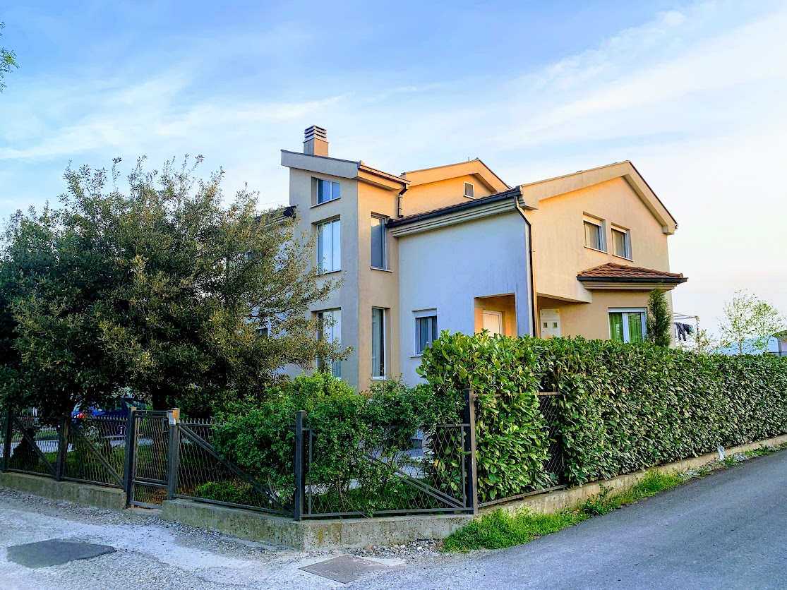 House For Rent , 240m2