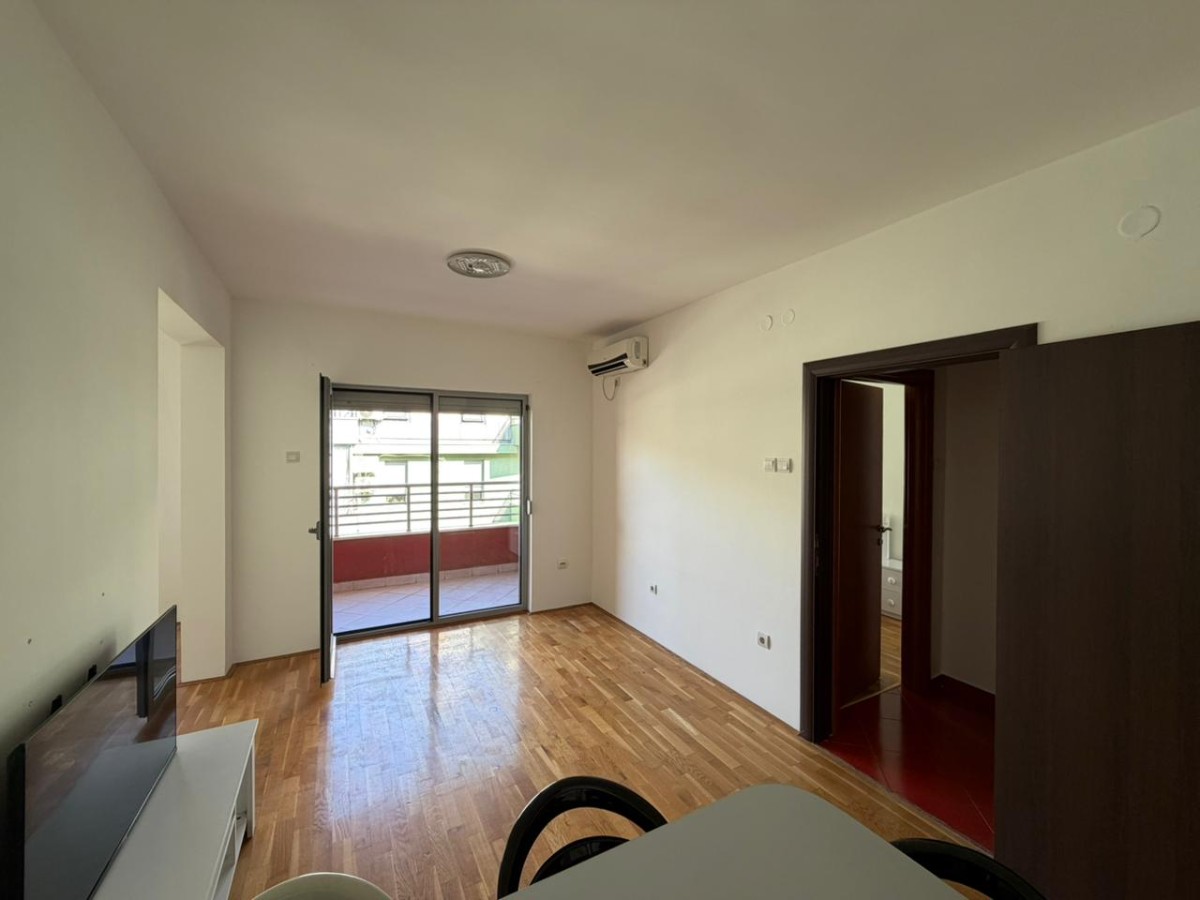 Prodajem Stan-Apartman, 1. Maj