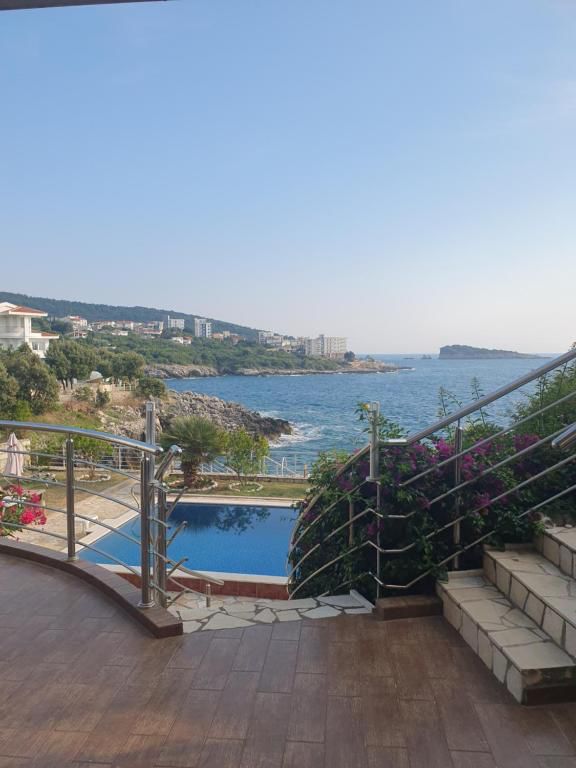 House For Sale, Utjeha