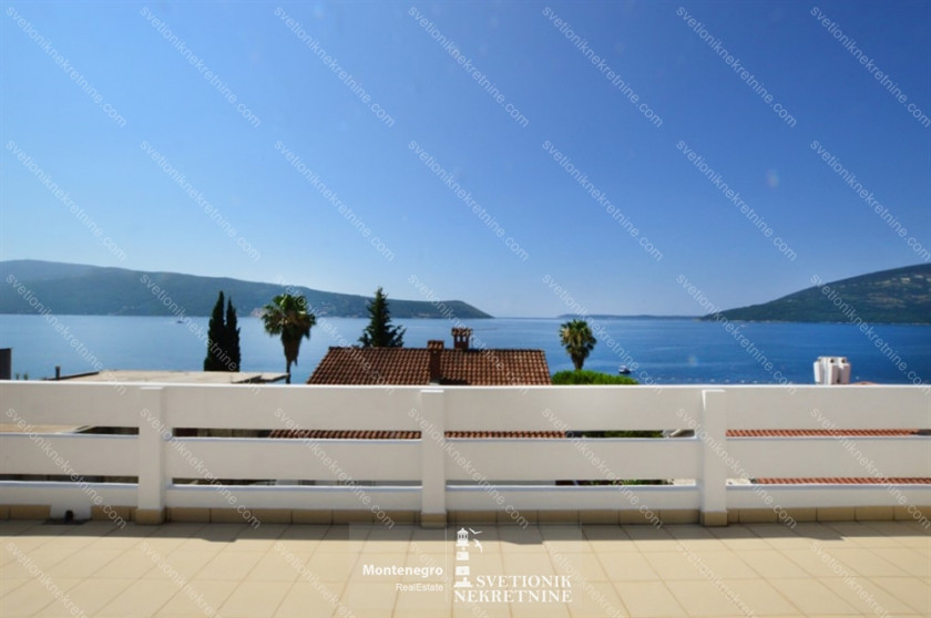 Prodajem Kuću, Savina