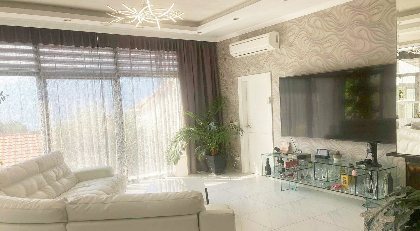 Modern residence Eden with a large plot of land, Orahovac